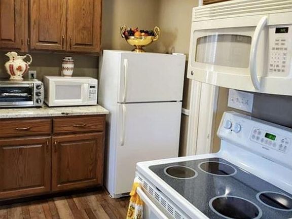 5th image of 15541 Delaware Ave #Lwr