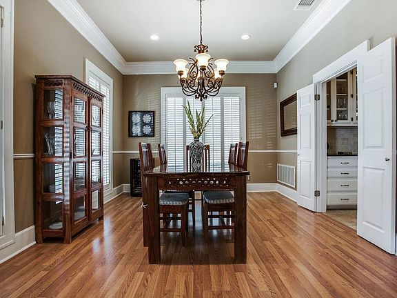 4th image of 73 Granburg Cir