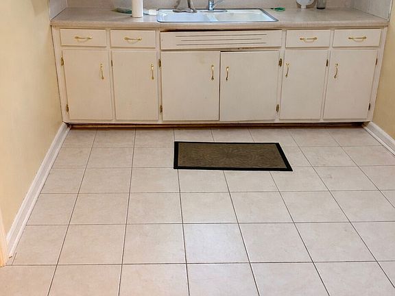 3rd image of 2134 East Dr