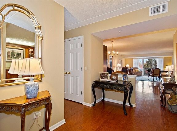 2nd image of 435 William St Unit 303
