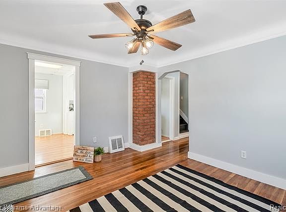 5th image of 2828 Bailey Ave
