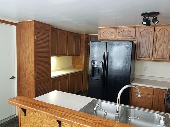 3rd image of 547 Phillips St