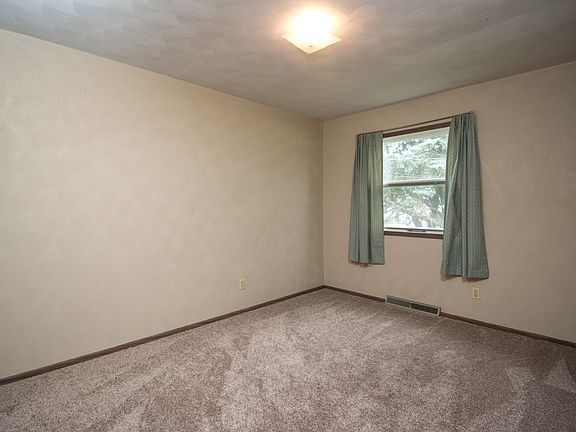 5th image of 203 W South St