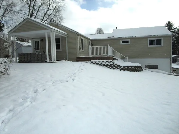 5 Oak Hill Dr, West Middlesex, PA 16159