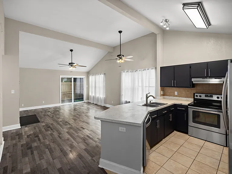 3045 Yorktown Cir — Photo 8
