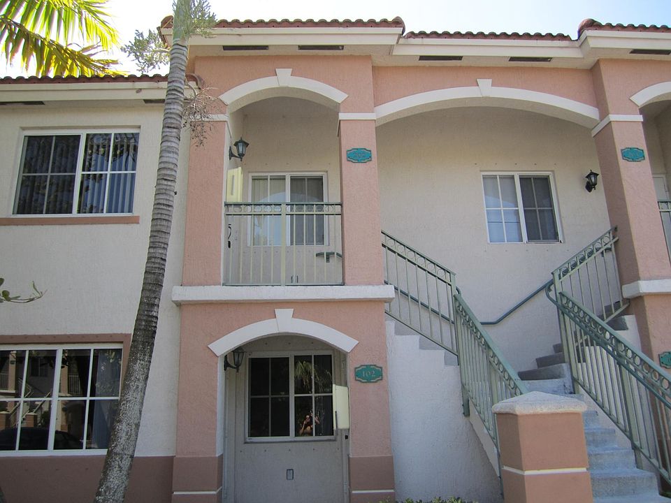 1st image of 1300 SE 31st Ct Unit 202