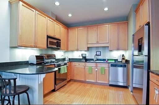 3rd image of 3801 N Milwaukee Ave Unit B