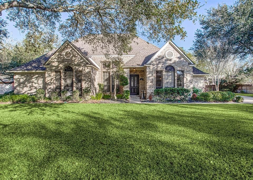 1st image of 113 Strawberry Dr