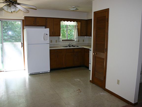 Kitchen/Laundry Hookups Far Right