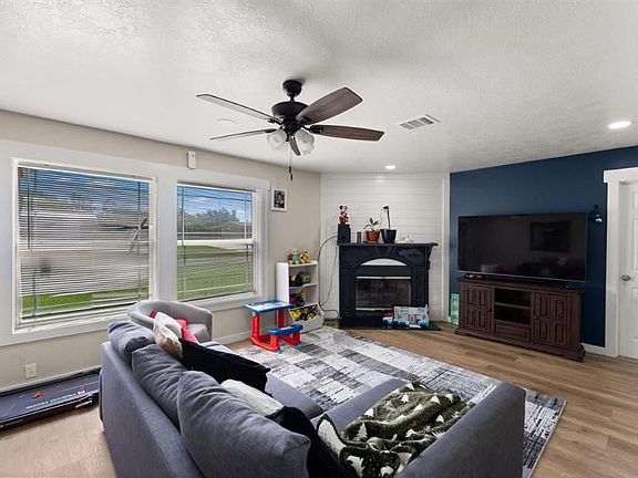 4th image of 1418 Bridlewood Dr