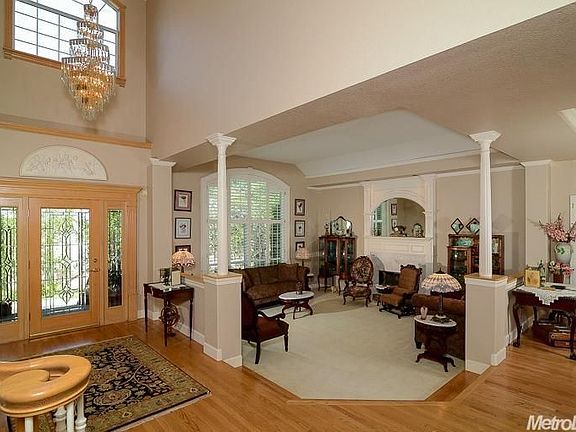 3rd image of 316 Canyon Falls Dr