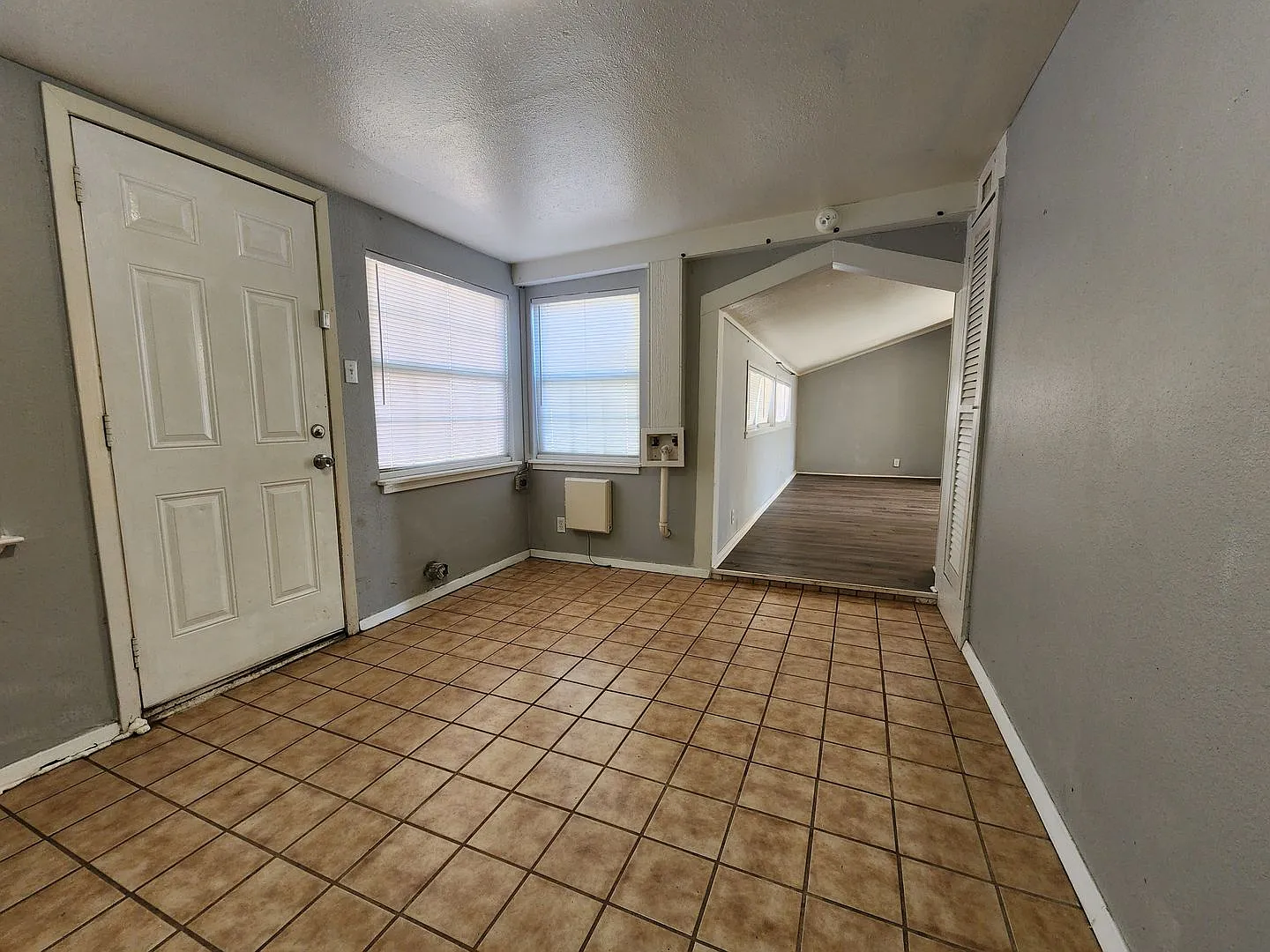 Updated 3 Bedroom 2 Bath home close to Goodfellow! — Photo 3