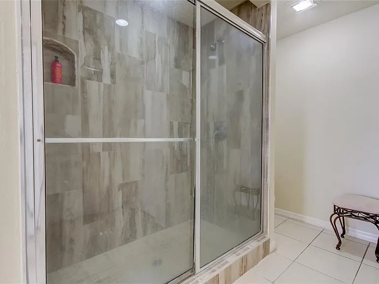9401 Woodbay Dr — Photo 35