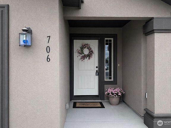 3rd image of 706 7th Avenue NE