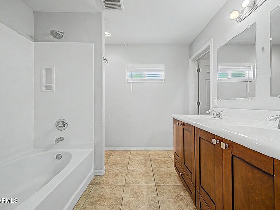 3rd image of 423 W ALICIA Drive