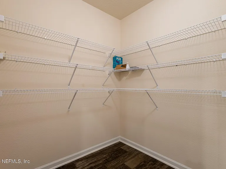 2446 Oak Stream Dr — Photo 11