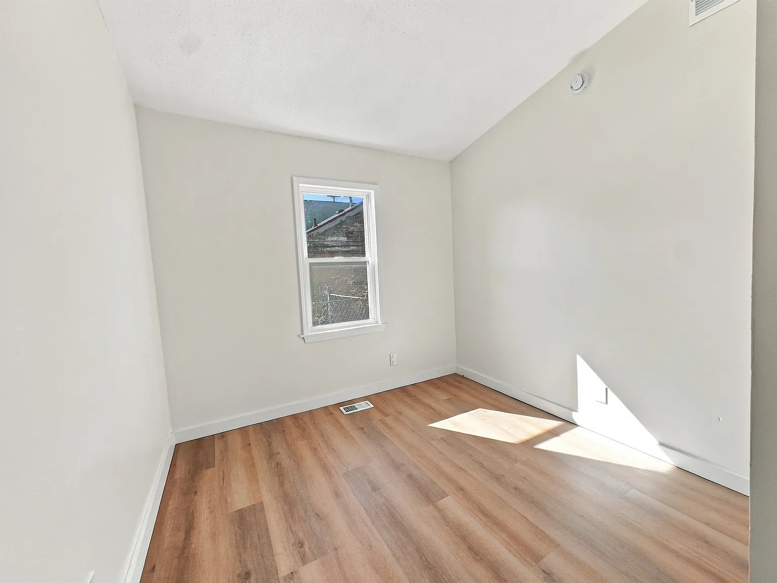 2034 Kenneth Street - 1 — Photo 4