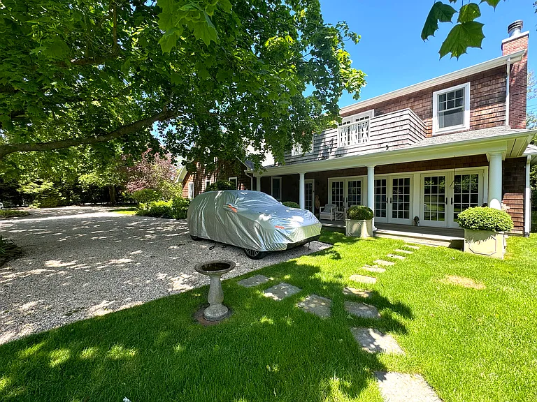 198 S Country Rd — Photo 4