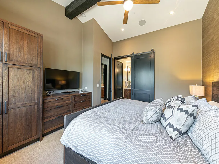 9718 Hunter House Dr — Photo 16
