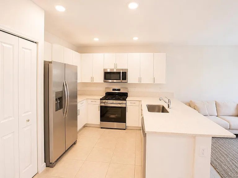 5085 SW 37th St — Photo 10