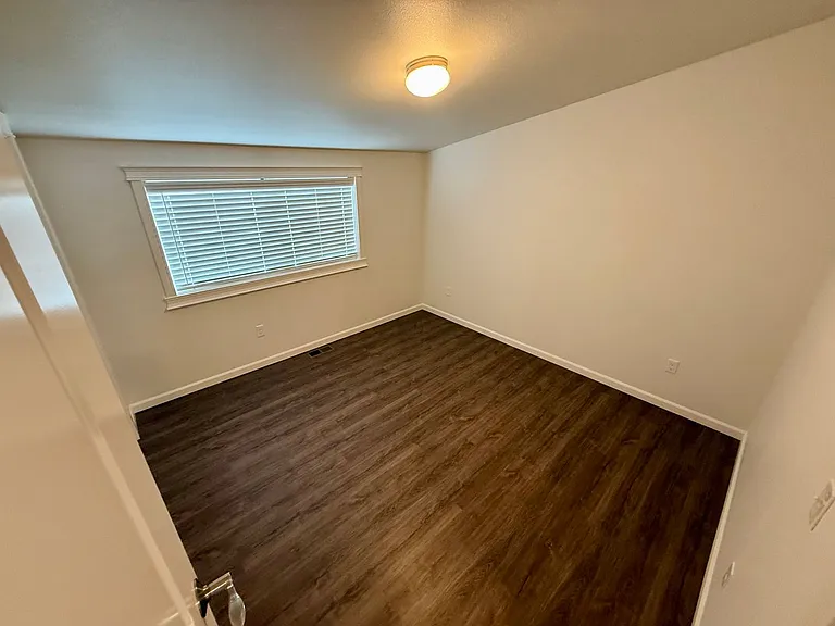 1329 Elm St — Photo 21