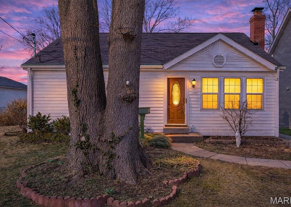 1st image of 989 Des Peres Dr