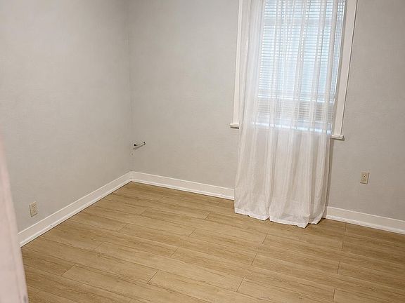 3rd image of 1211-1211 Wanda St