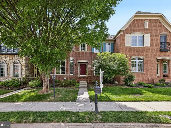 24896 Castleton Dr, Chantilly, VA 20152