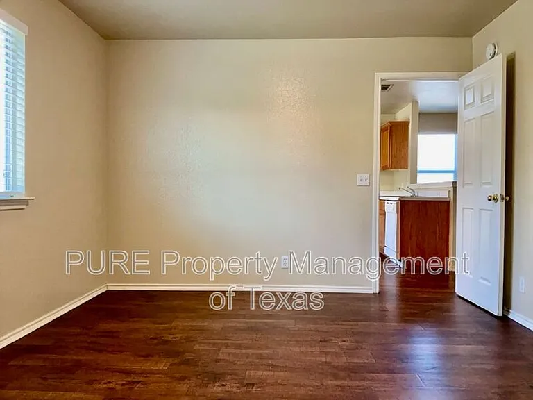 615 Losoya Ct — Photo 12