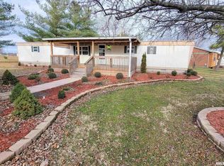 1011 Lamson St, Clay City, IL 62839