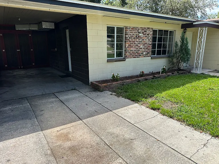 404 Louis St — Photo 2