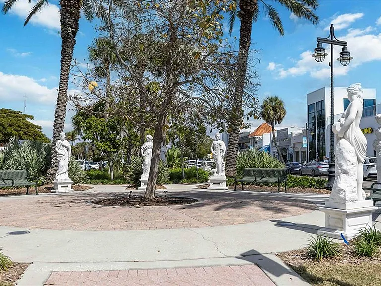 765 John Ringling Blvd #1 — Photo 40