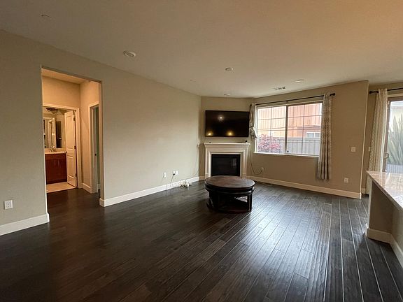 4th image of 426 Crestview Cir