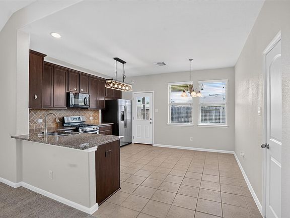 3rd image of 2411 Cactus Bend Dr