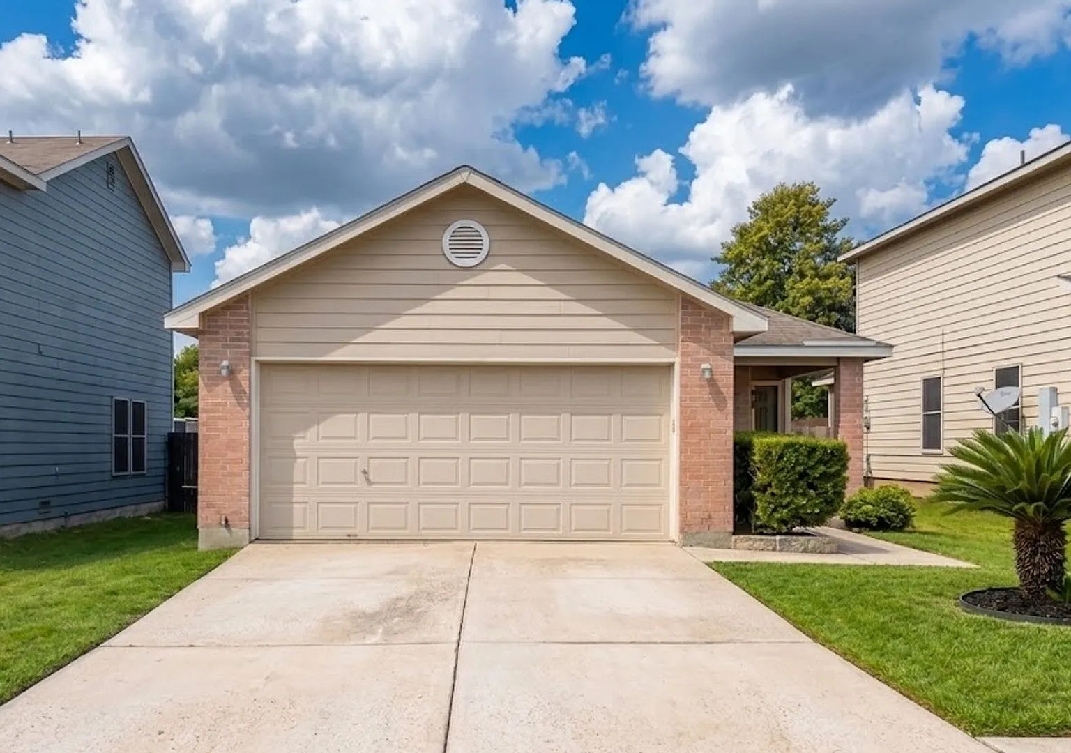 No Carpet! Charming 3-Bedroom Home in Bulverde Village — Photo 1