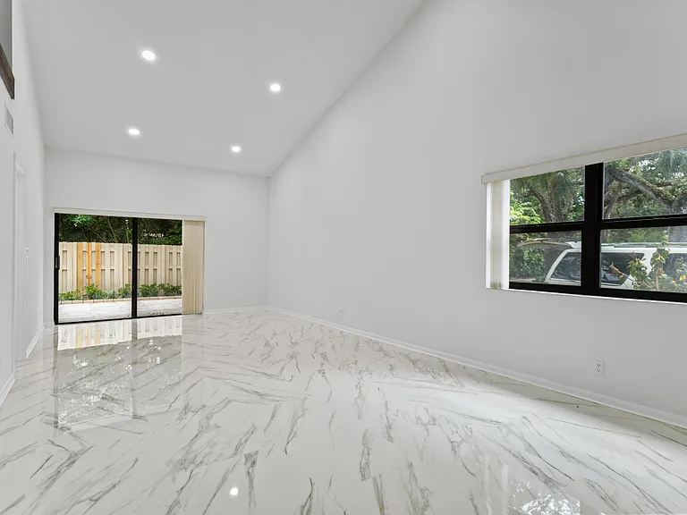 1400 NW 9th Ave #B-14 — Photo 6