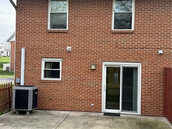 3rd image of 33 Gabriel St #33