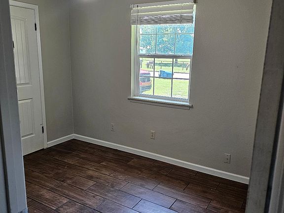 5th image of 1111 W Stonewall Ave