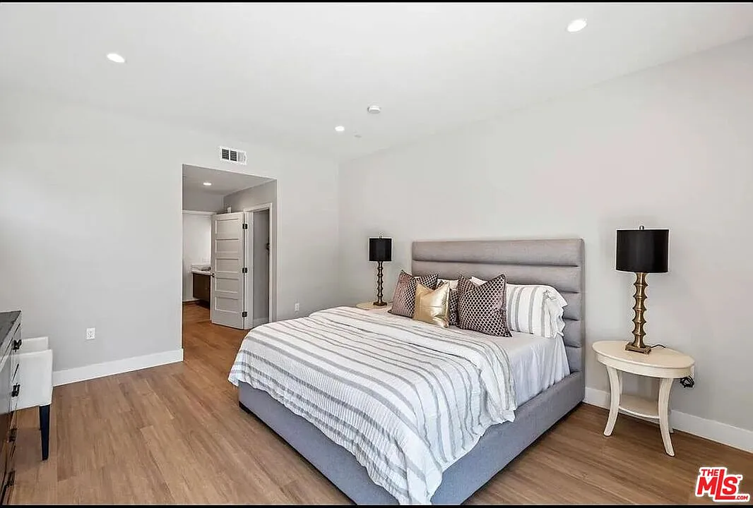 3 bed, 3.5 bath, 1984 sqft, $6,495 — Photo 4