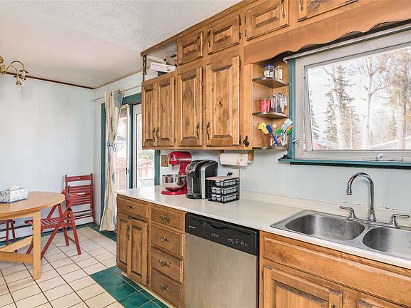 5th image of 208 Farewell Ave