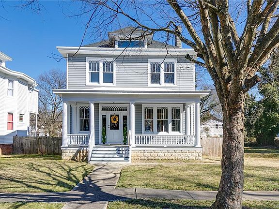 3rd image of 2411 Barton Ave