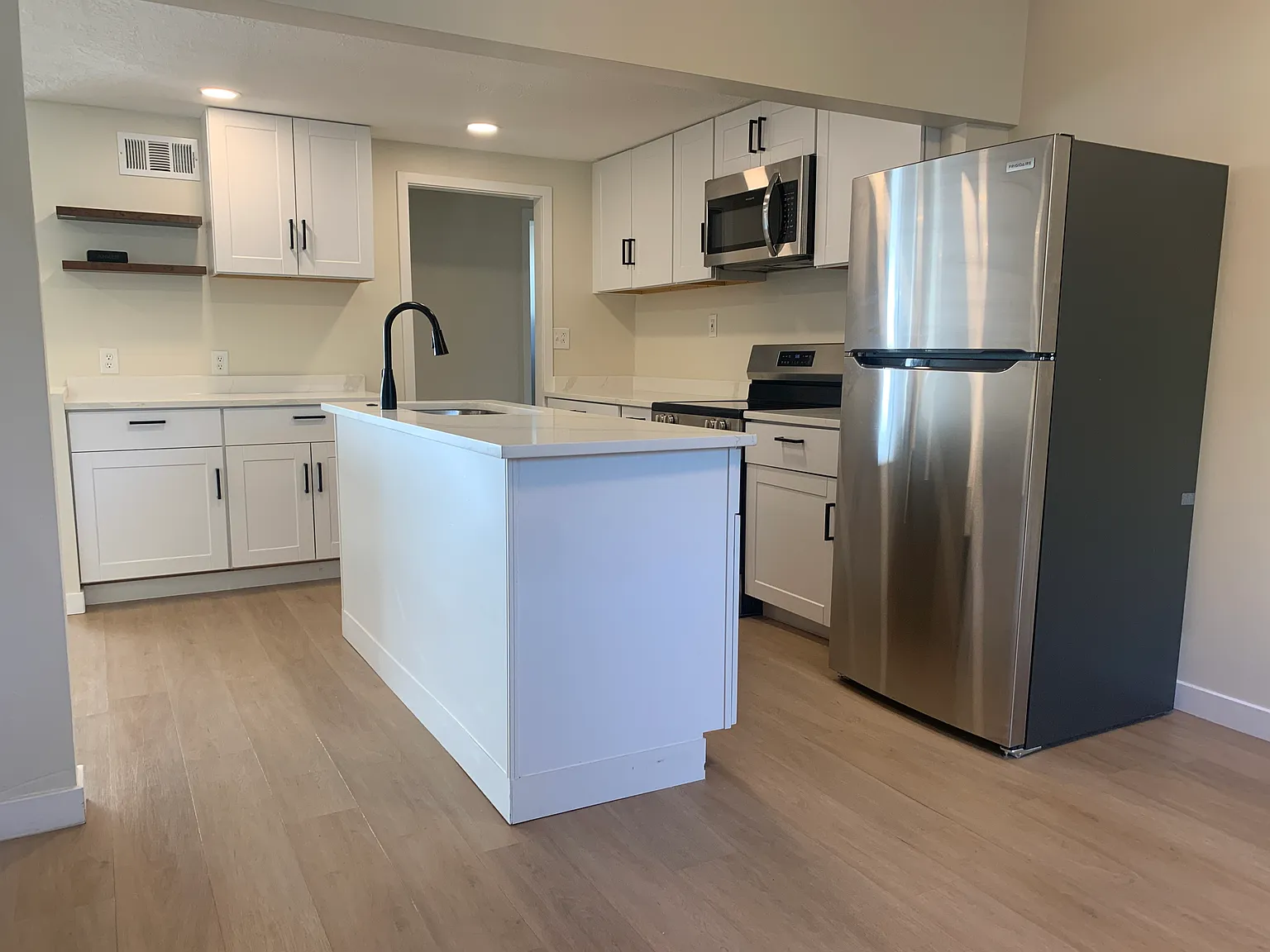 4 bed, 1700 sqft, $2,495 — Photo 2