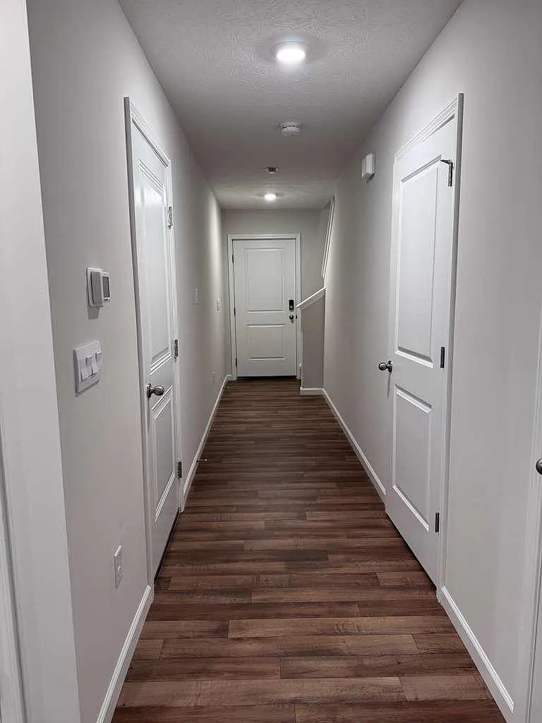 3 bed, 1418 sqft, $2,300 — Photo 2