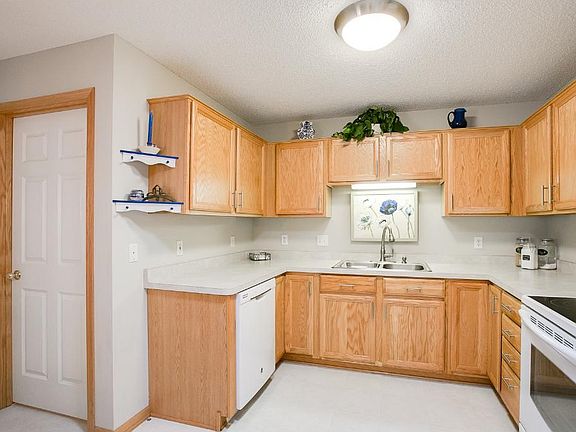 The appliances are all newer!