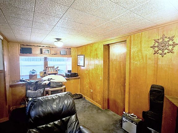 5th image of 212 E Castleberry Dr.