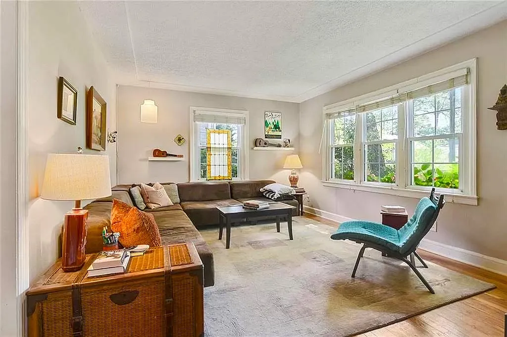3 bed, 972 sqft, $2,450 — Photo 3