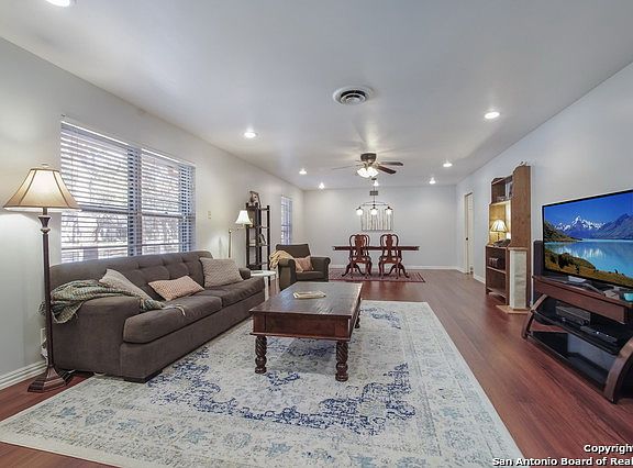 3rd image of 122 Canyon Creek Dr