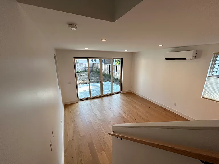 1003 E Washington St — Photo 10