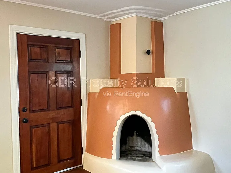 2440 Rose Ave NW — Photo 9