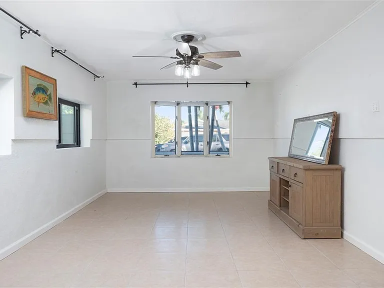 2710 Hibiscus Dr W — Photo 40